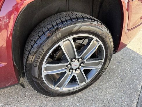 Used 2017 GMC Acadia Denali w/ Technology Package AWD/4WD image 11