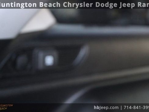 Used 2023 Jeep Grand Cherokee Laredo image 37