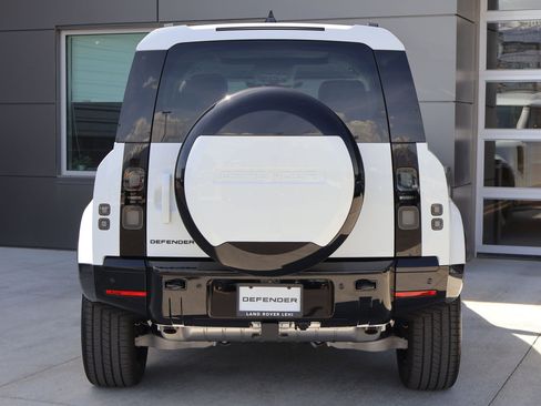 New 2026 Land Rover Defender 110 X-Dynamic SE image 7