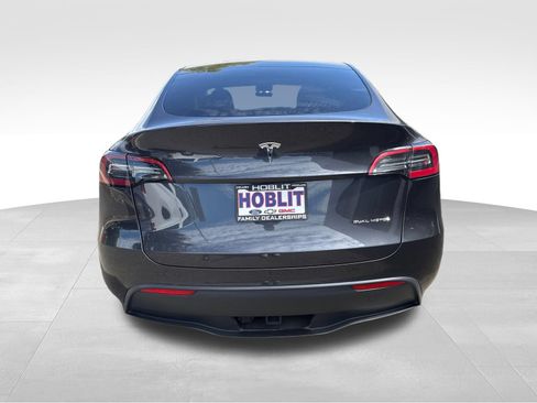 Used 2024 Tesla Model Y Long Range AWD/4WD image 4