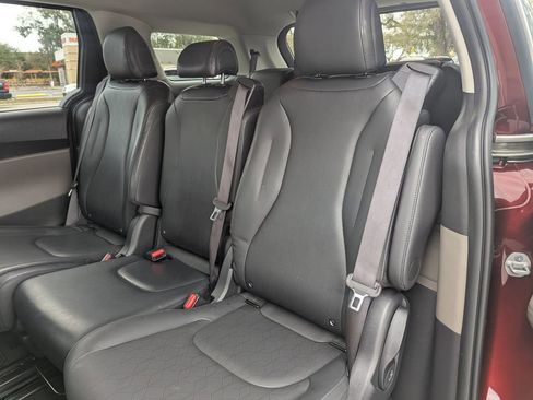 Certified 2025 Kia Carnival LXS image 15