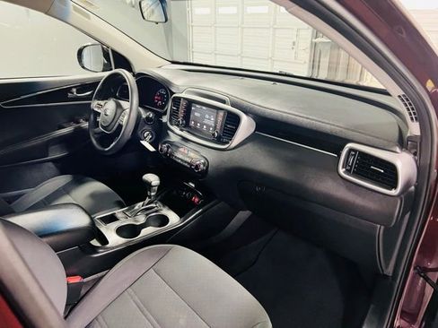 Used 2020 Kia Sorento AWD V6 image 31