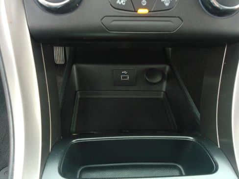 Used 2017 Ford Fusion SE w/ Equipment Group 601A FWD image 21