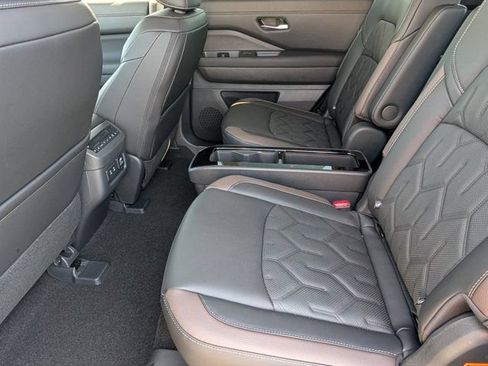New 2026 Nissan Pathfinder Platinum FWD image 19