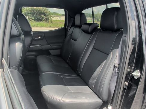 Used 2019 Toyota Tacoma TRD Off-Road AWD/4WD image 47