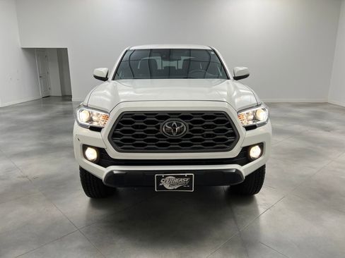 Used 2023 Toyota Tacoma TRD Off-Road image 2