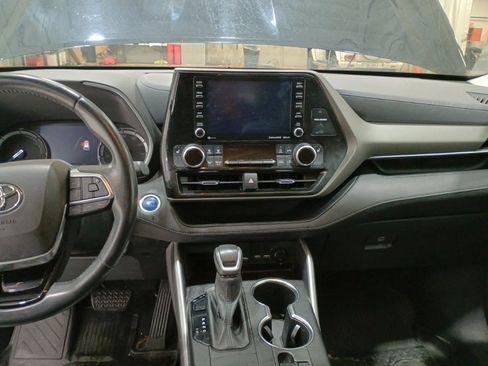 Used 2021 Toyota Highlander XLE image 13