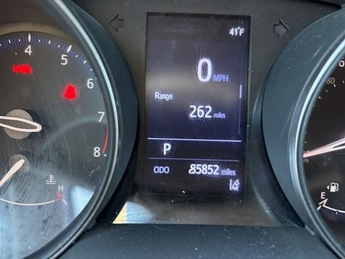 Used 2019 Toyota C-HR LE image 27