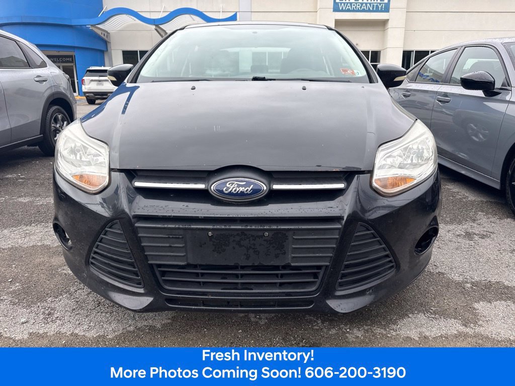 Used 2013 Ford Focus SE w/ SE Winter Pkg FWD image 2
