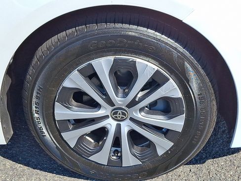 Certified 2022 Toyota Corolla LE image 9