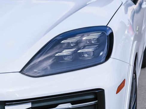 Used 2024 Porsche Cayenne E-Hybrid AWD/4WD image 12