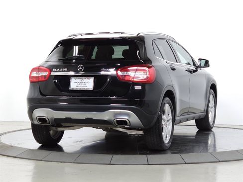 Used 2018 Mercedes-Benz GLA 250 4MATIC image 9