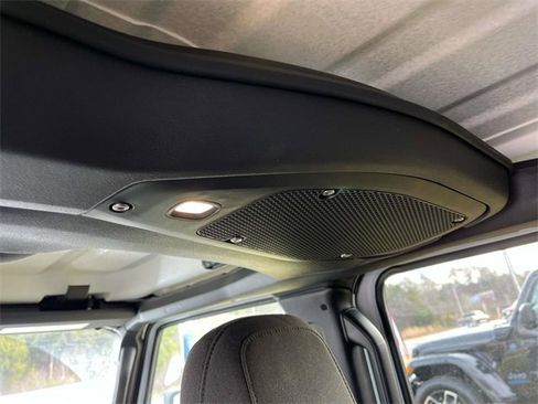 Used 2024 Jeep Wrangler Unlimited w/ Convenience Group image 15