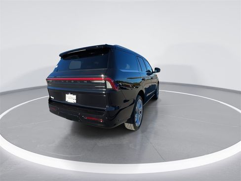 New 2025 Lincoln Navigator Reserve image 8