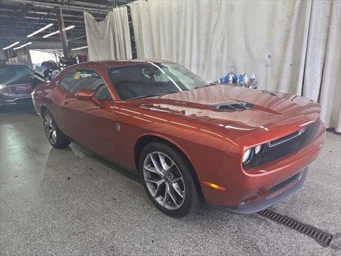 Used 2021 Dodge Challenger SXT RWD image 4
