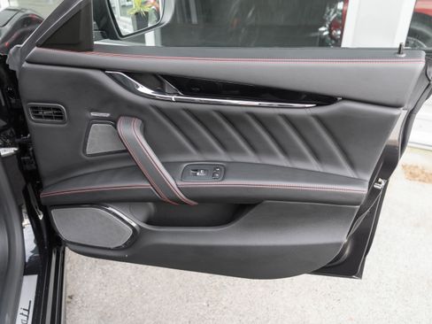 Used 2021 Maserati Quattroporte Trofeo image 28