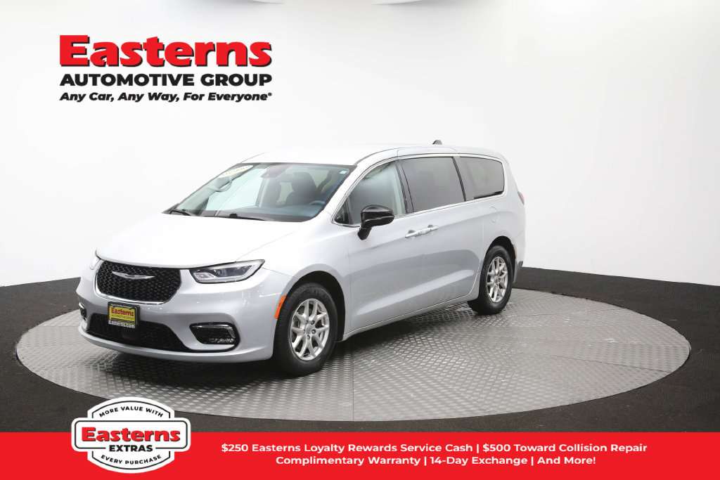 Used 2024 Chrysler Pacifica Touring-L FWD image 55