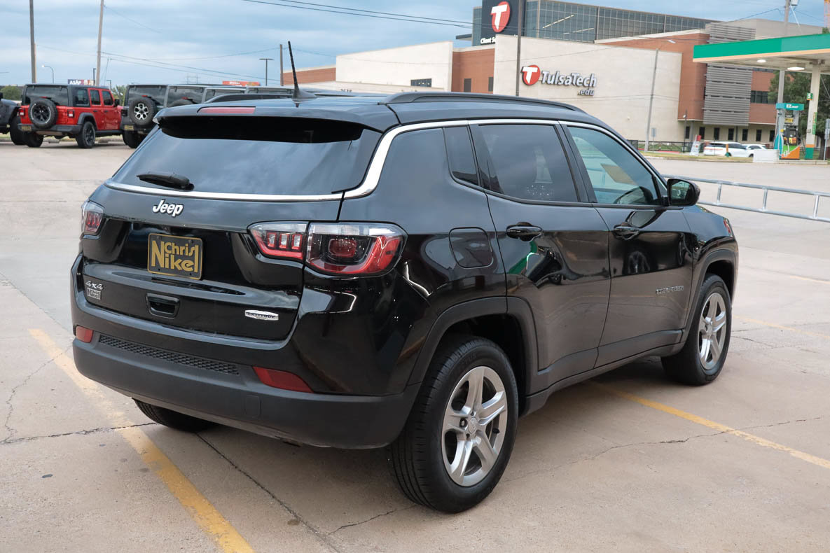 Used 2024 Jeep Compass Latitude AWD/4WD image 5