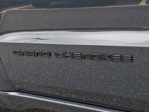 Used 2018 Jeep Grand Cherokee Altitude AWD/4WD image 33