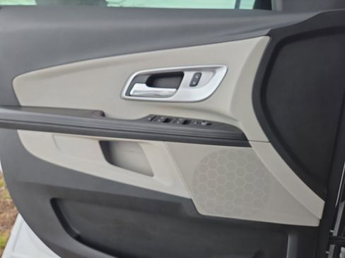 Used 2017 Chevrolet Equinox LT image 23
