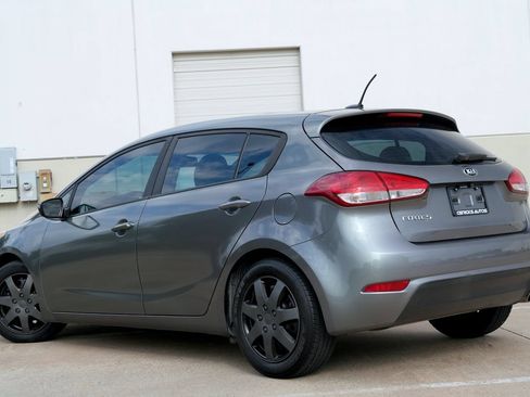 Used 2016 Kia Forte LX FWD image 4
