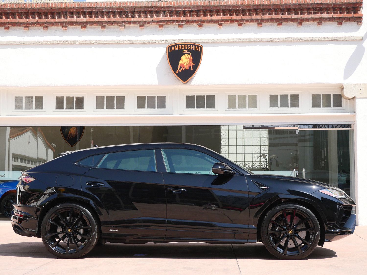 Used 2024 Lamborghini Urus S AWD/4WD image 2