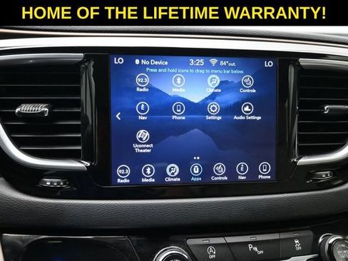 Used 2018 Chrysler Pacifica Touring-L Plus FWD image 32