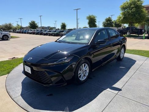 Used 2025 Toyota Camry LE image 3