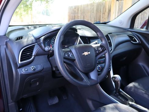 Used 2017 Chevrolet Trax LT AWD/4WD image 15