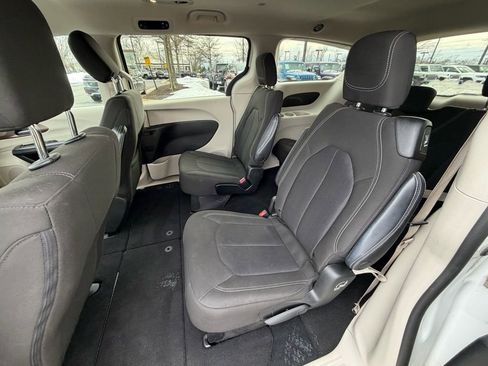 Certified 2022 Chrysler Voyager LX image 17
