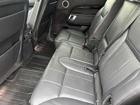 Used 2019 Land Rover Discovery SE AWD/4WD image 15