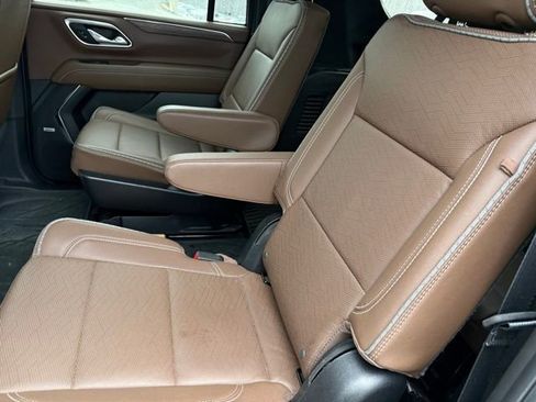 Used 2024 Chevrolet Suburban High Country image 12