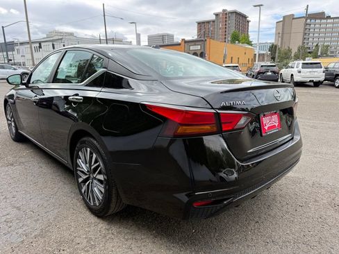 Used 2025 Nissan Altima 2.5 SV FWD image 5