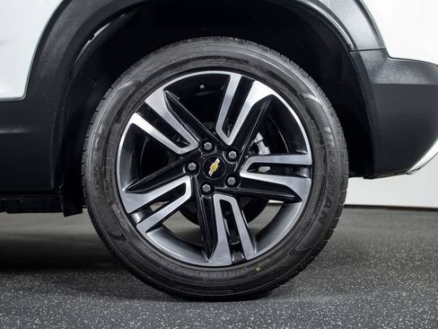 Used 2023 Chevrolet TrailBlazer LT w/ Convenience Package FWD image 4