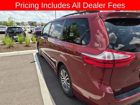 Used 2019 Toyota Sienna XLE w/ XLE Navigation Package FWD image 5