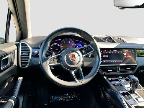 Used 2022 Porsche Cayenne AWD/4WD image 25