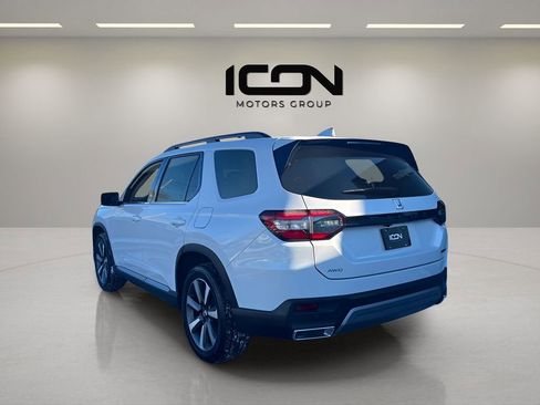 Used 2023 Honda Pilot Touring image 3