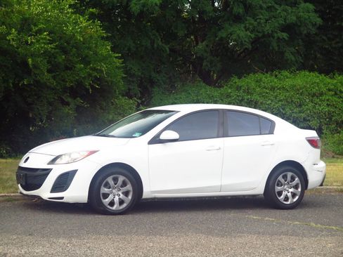 Used 2010 MAZDA MAZDA3 i Sport image 1