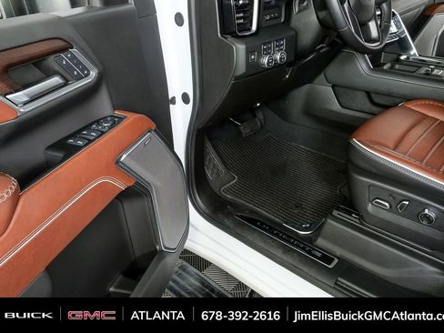 Used 2024 GMC Sierra 2500 Denali Ultimate image 9