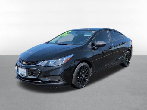 Used 2017 Chevrolet Cruze LS FWD image 11