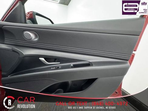 Used 2024 Hyundai Elantra Limited image 53