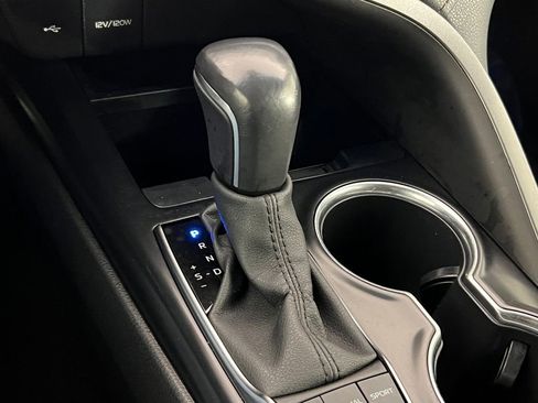 Used 2020 Toyota Camry XLE image 17