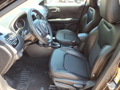 Used 2019 Jeep Compass Latitude FWD image 16