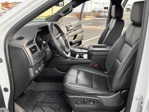 Used 2024 Chevrolet Suburban RST image 3