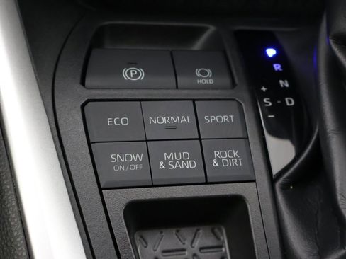 Used 2019 Toyota RAV4 LE image 45