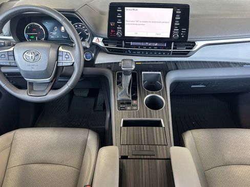 Certified 2024 Toyota Sienna Limited AWD/4WD image 12