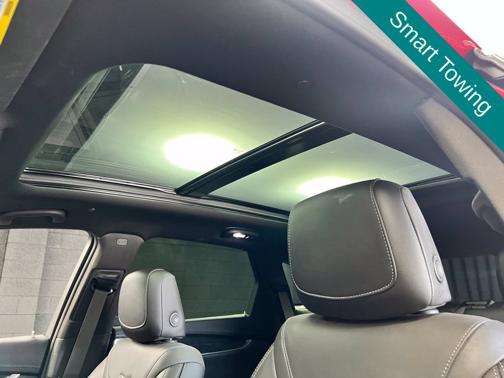 Used 2024 Cadillac XT5 Premium Luxury w/ Technology Package AWD/4WD image 4