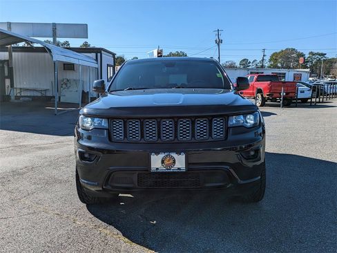Used 2018 Jeep Grand Cherokee Altitude image 10