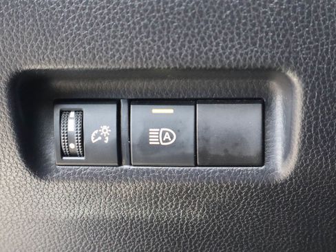 Used 2025 Toyota RAV4 XLE AWD/4WD image 15