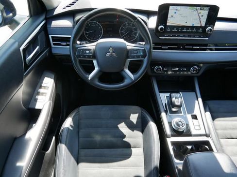 Used 2024 Mitsubishi Outlander SE AWD/4WD image 12